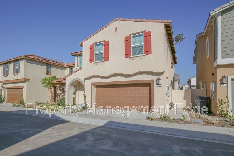 36644 Desert Tortoise Rd - Photo 2 of 23