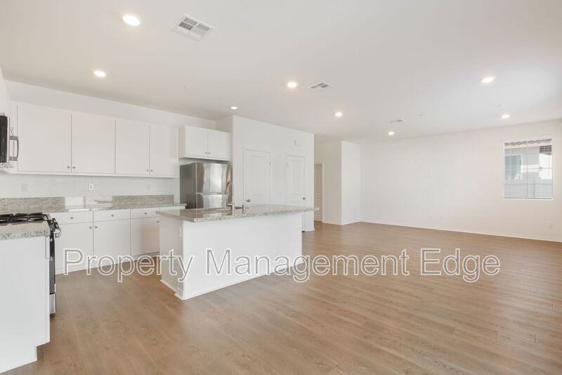 36644 Desert Tortoise Rd - Photo 5 of 23