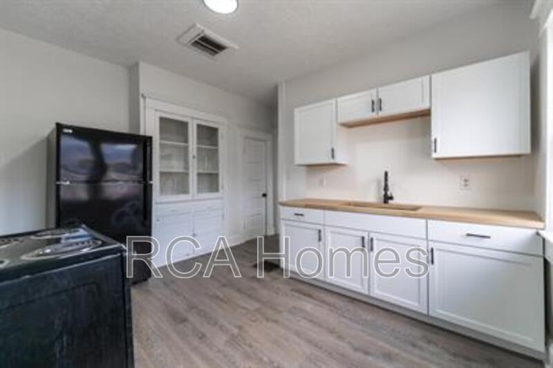 1037 N Parker Ave - Photo 2 of 12