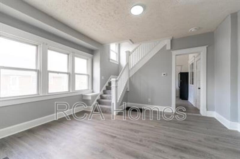 1037 N Parker Ave - Photo 3 of 12