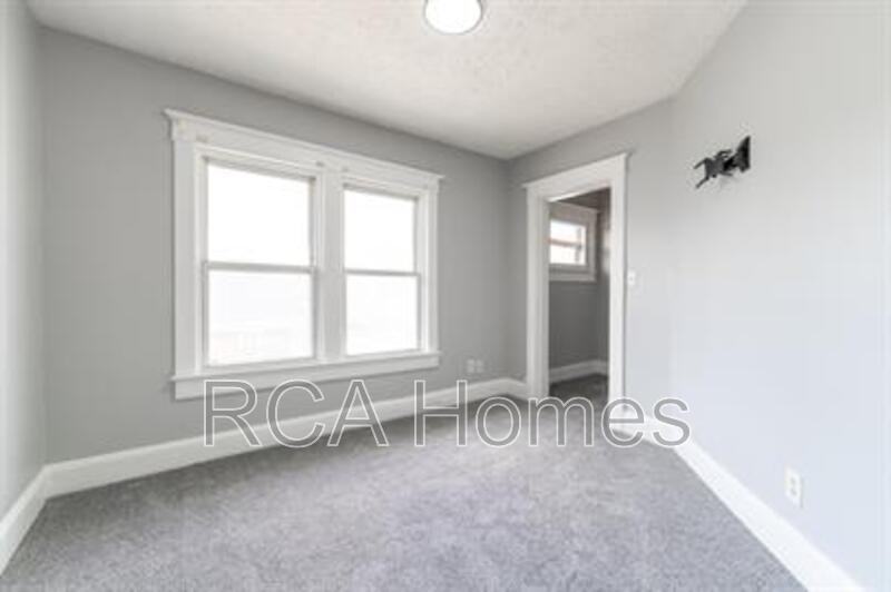 1037 N Parker Ave - Photo 5 of 12