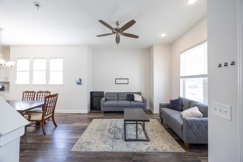 12101 Wade Park Ave - Photo 3 of 40