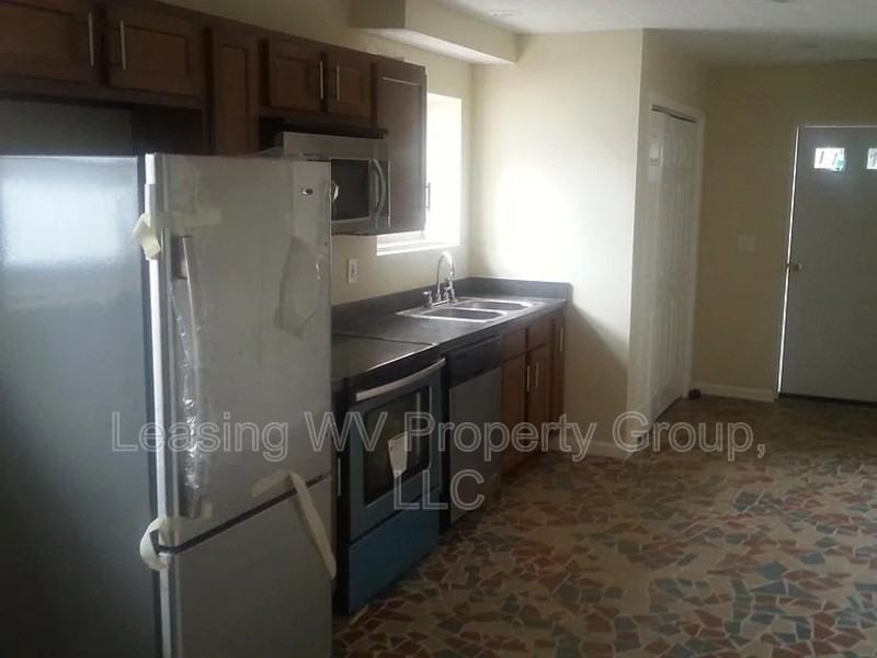 23 Madelaine Pl - Photo 2 of 6