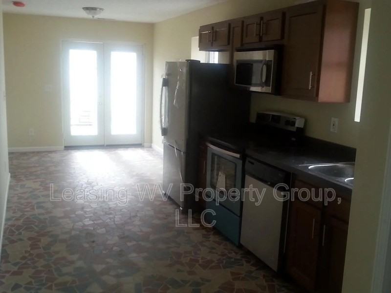 23 Madelaine Pl - Photo 3 of 6