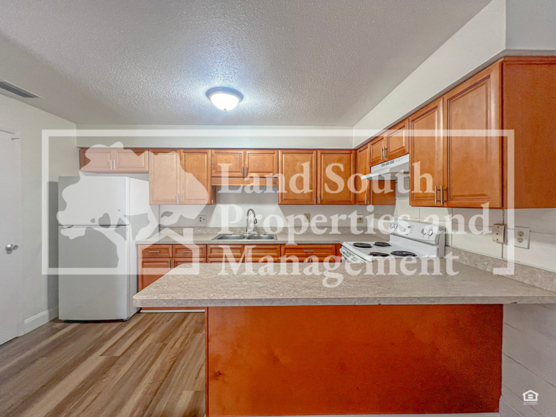 817 W Carole St #11 - Photo 3 of 10