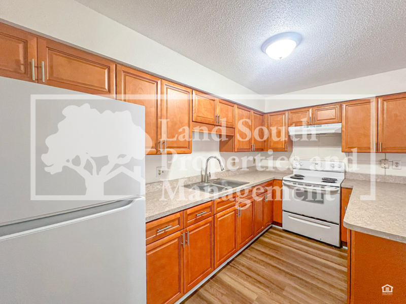 817 W Carole St #11 - Photo 4 of 10