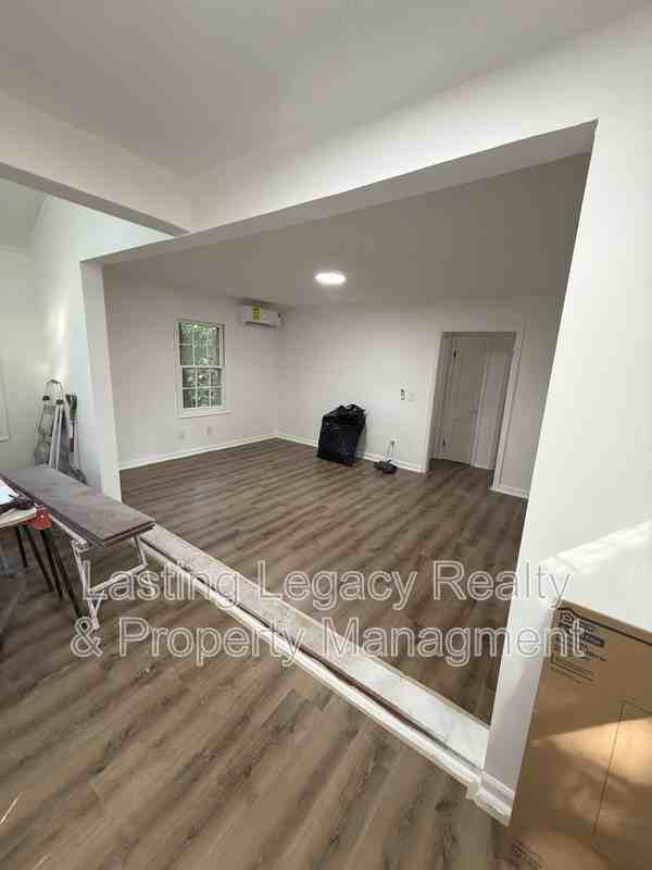 1948 Maryland Ave - Photo 3 of 10