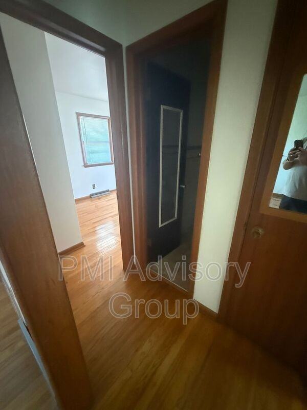 1327 Ne Winfield Ave - Photo 3 of 8