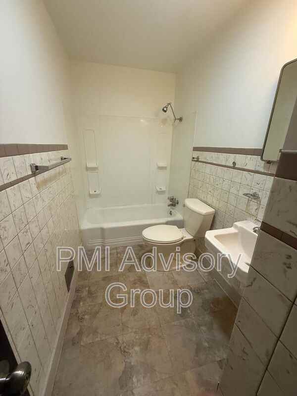 1327 Ne Winfield Ave - Photo 5 of 8