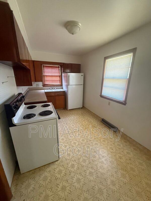 1327 Ne Winfield Ave - Photo 6 of 8