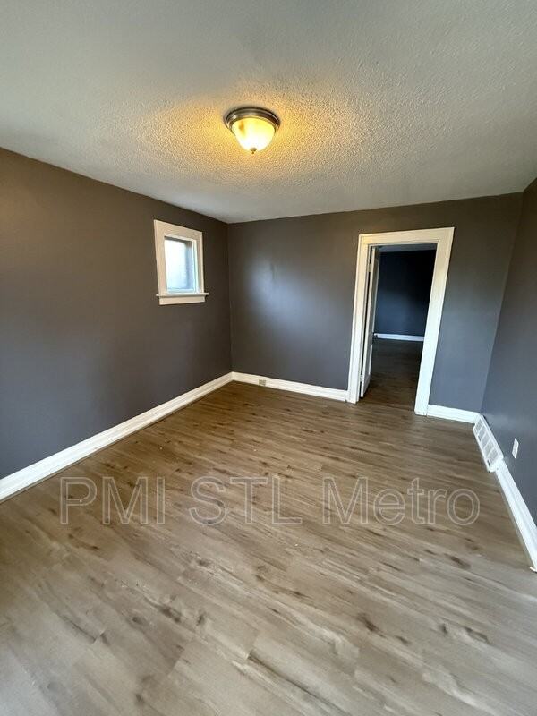 1256 Gimblin St - Photo 3 of 11