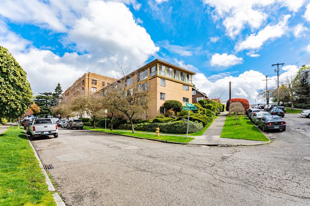 Hamlin Place - Photo 3 of 7