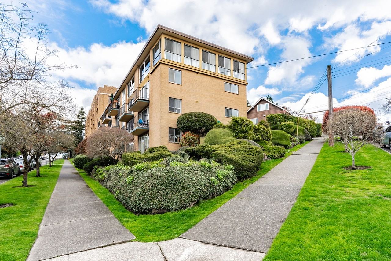 Hamlin Place - Photo 5 of 7