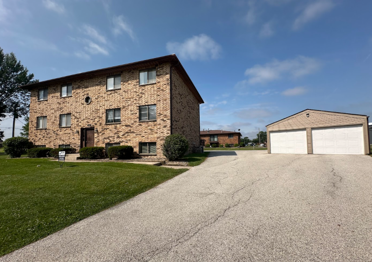 1106 8th Street Ct - Photo 2 of 22