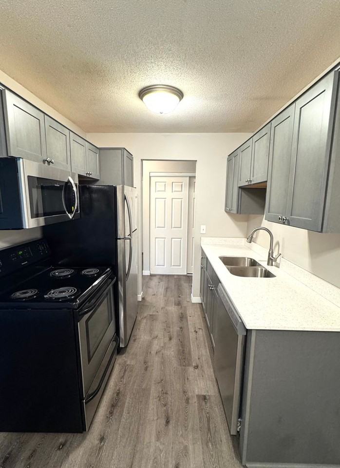 4510 Rhode Island - Photo 3 of 11