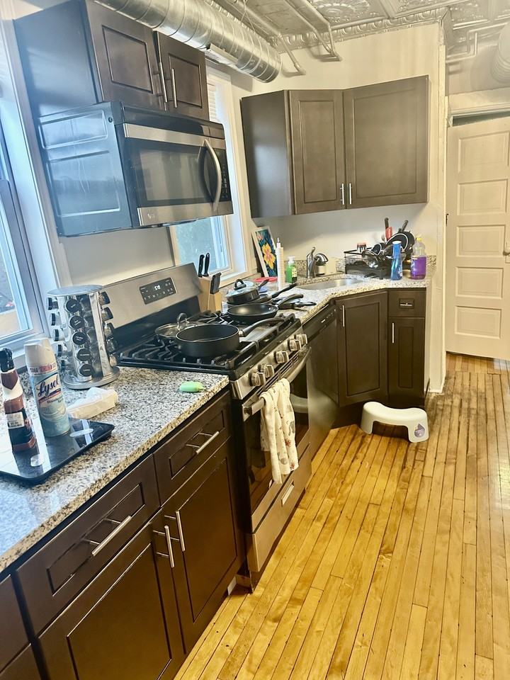 2216 W 24th - Photo 2 of 8