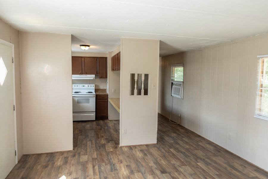 189- 4590 Luke Lane - Photo 3 of 10