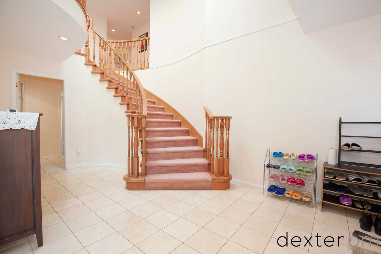 5451 Mytko Crescent - Photo 2 of 24