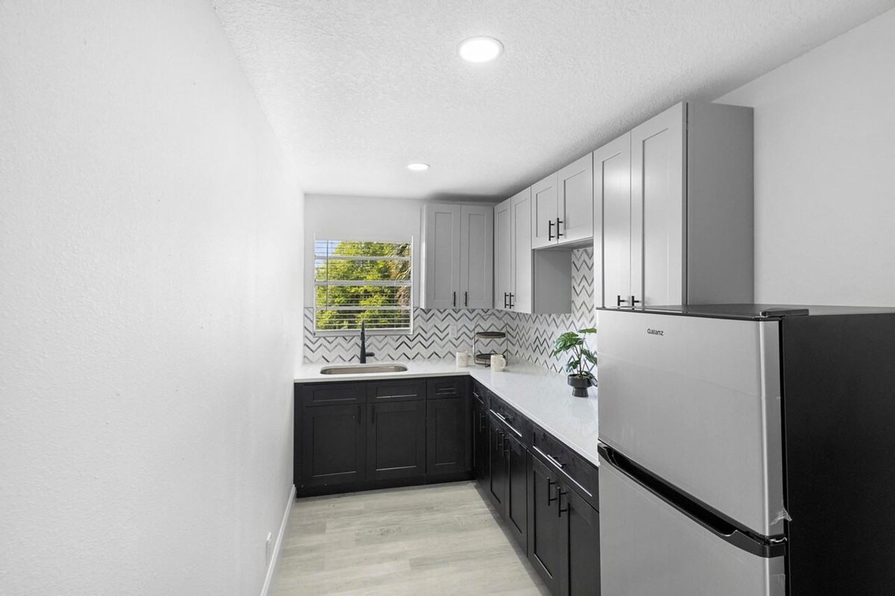 1882 Lake St #1094236P - Photo 3 of 24