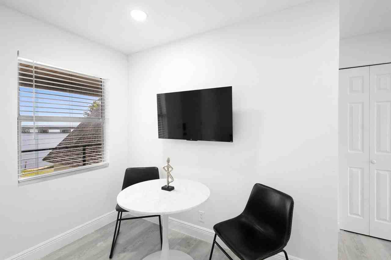 1882 Lake St #1094236P - Photo 7 of 24