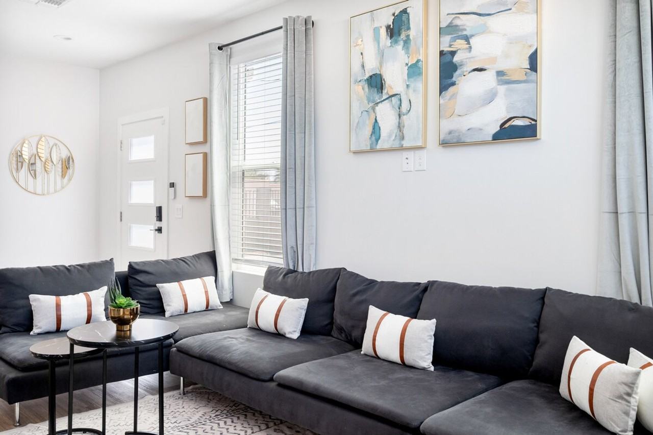 3806 E Polk St #1244297P - Photo 3 of 31