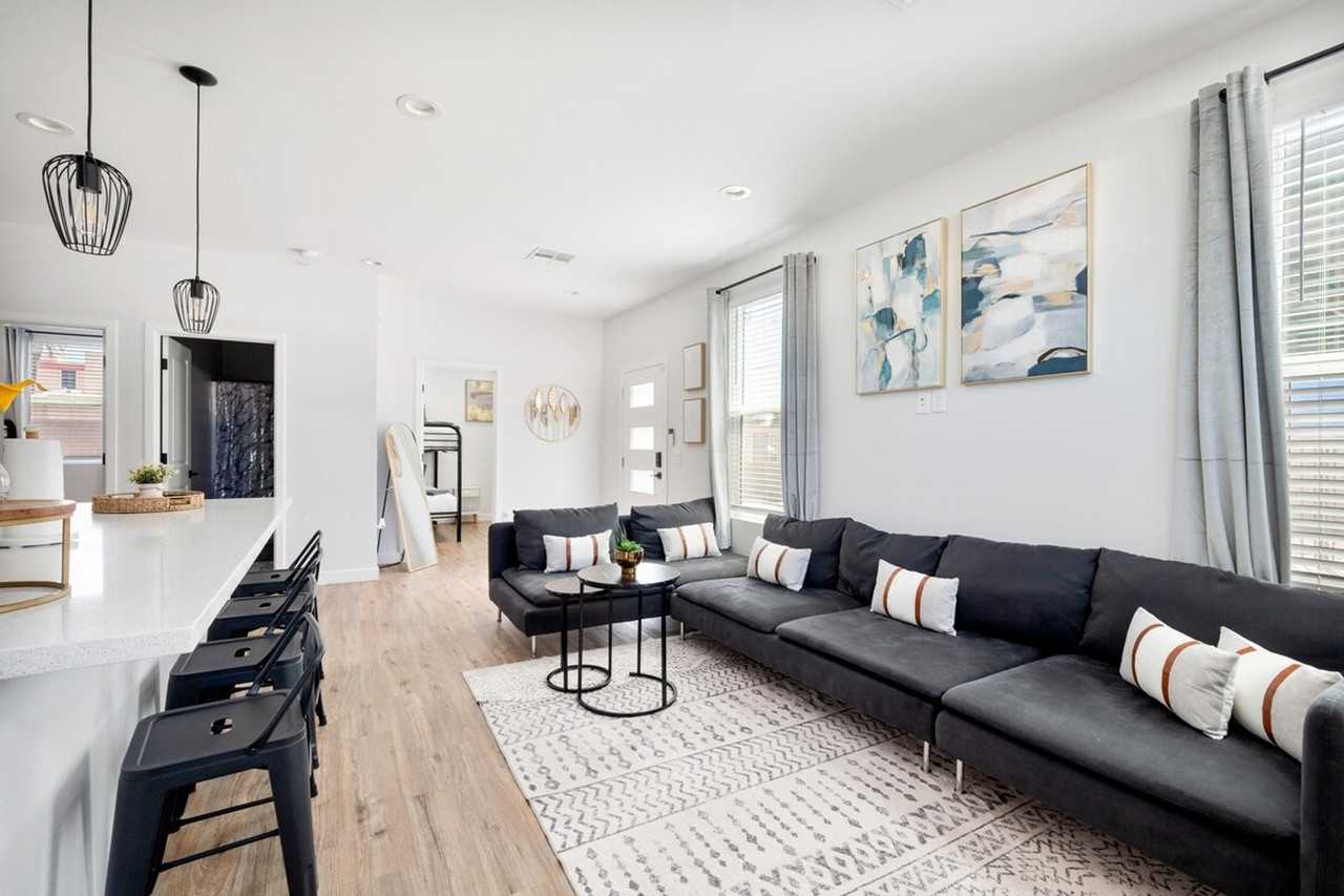 3806 E Polk St #1244297P - Photo 4 of 31