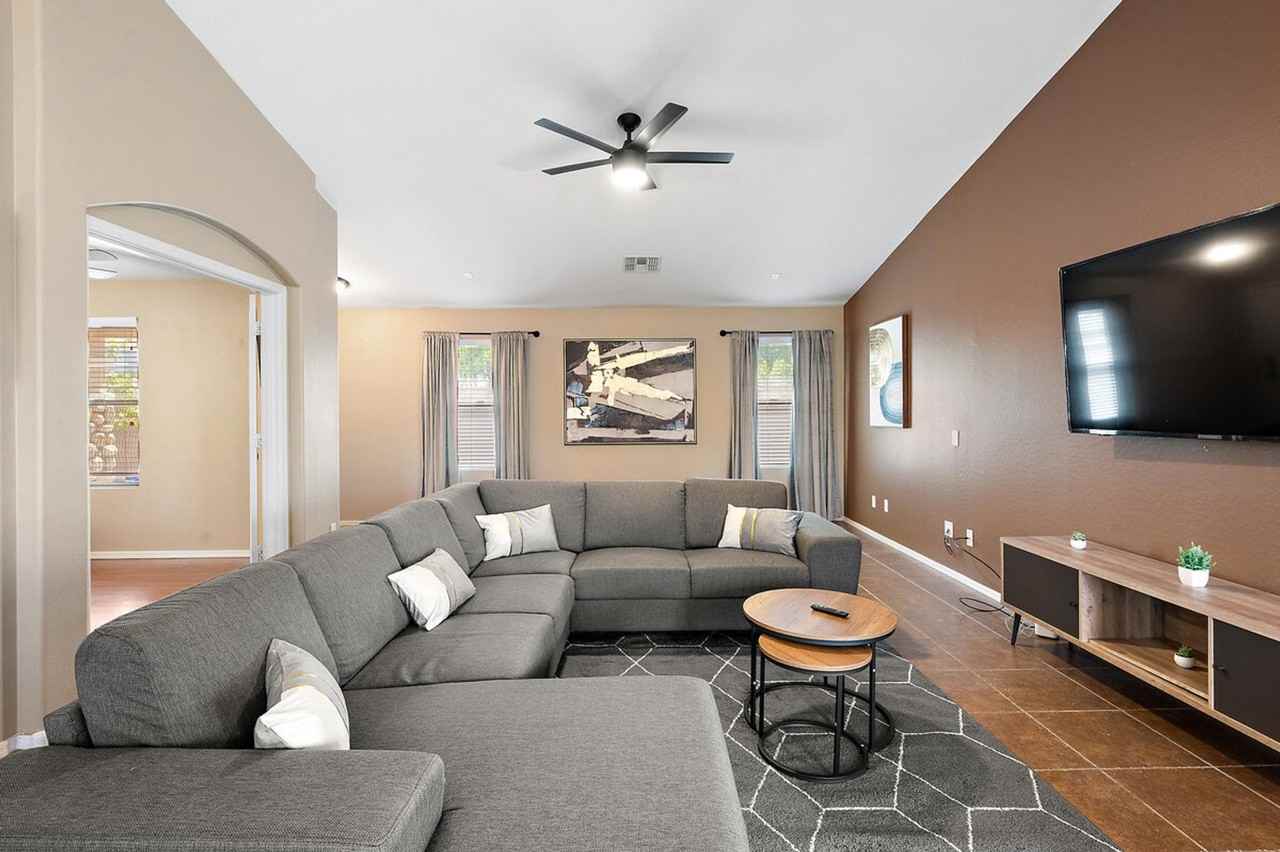 2949 E Crescent Way #1244319P - Photo 3 of 44