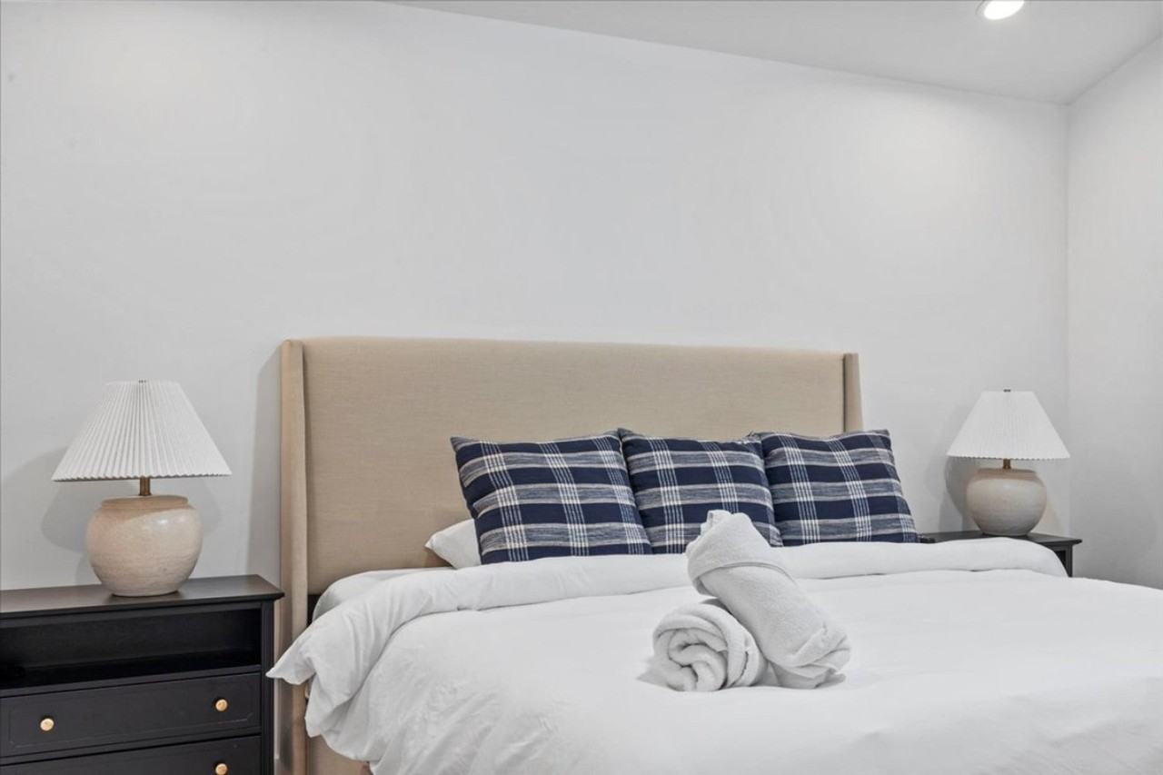 690 S Edge Ln #1249905P - Photo 2 of 50