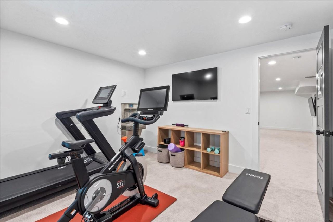 690 S Edge Ln #1249905P - Photo 5 of 50