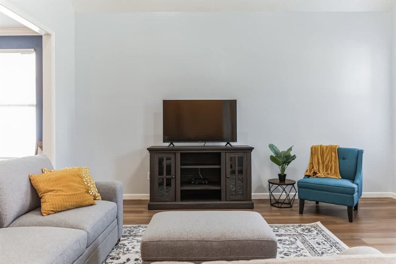 15881 Elaine Ct #1250617P - Photo 3 of 41