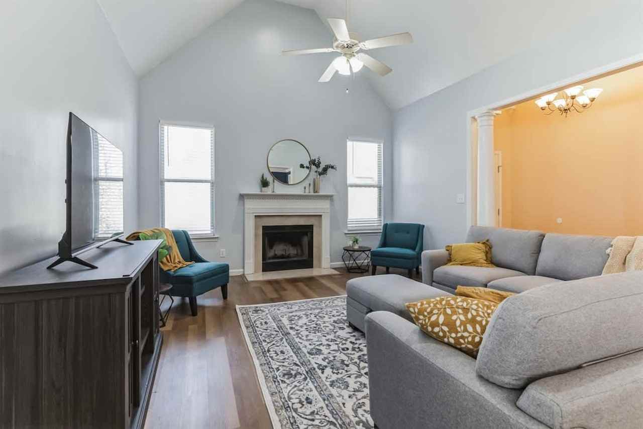 15881 Elaine Ct #1250617P - Photo 4 of 41