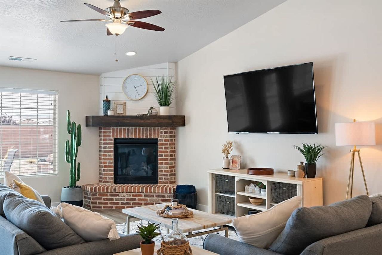 3273 W 2530 S #1250638P - Photo 4 of 50