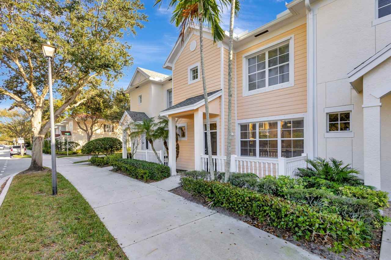 826 Dakota Drive - Photo 2 of 31