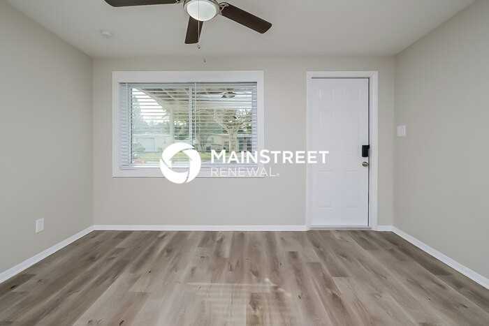10367 112th Ave - Photo 2 of 16