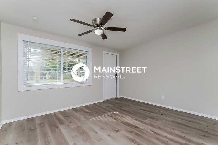 10367 112th Ave - Photo 3 of 16