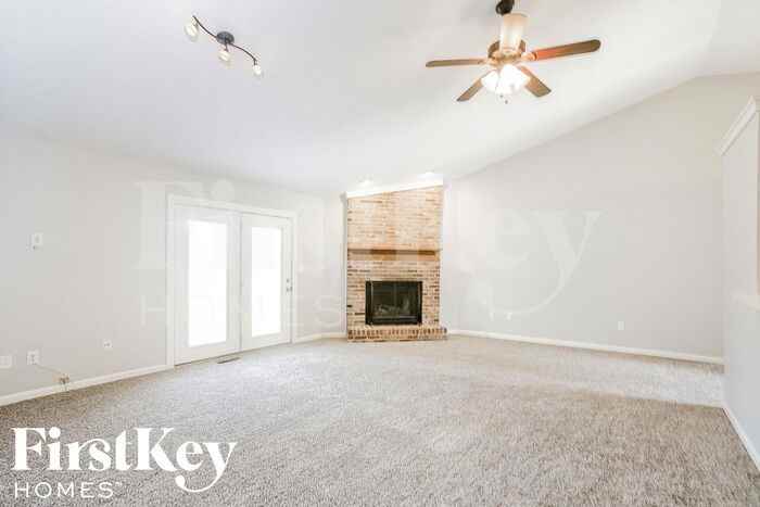 6560 Springview Dr - Photo 3 of 15