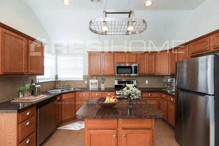 9817 Sw 25th St - Photo 2 of 17