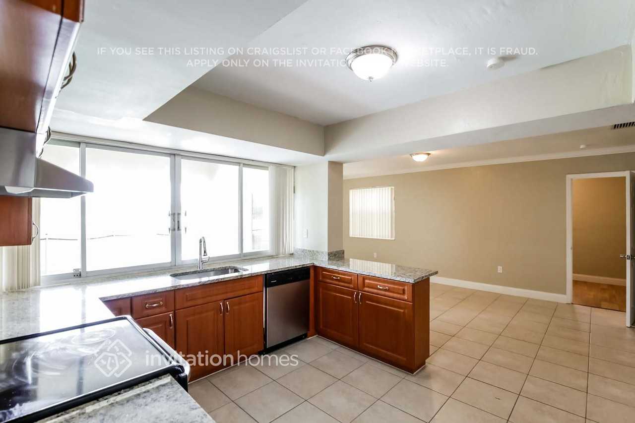 8950 Sw 53rd St - Photo 6 of 17