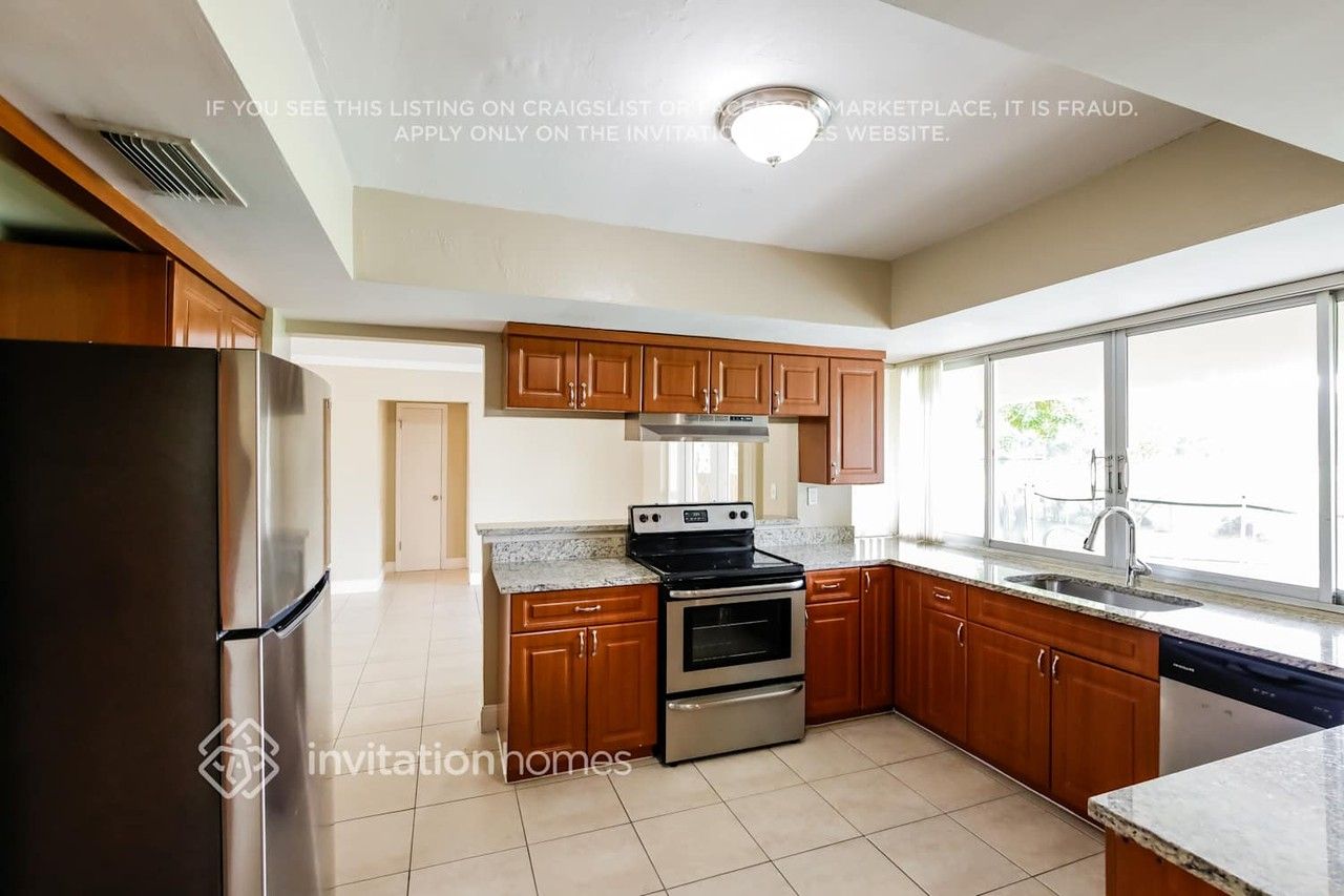 8950 Sw 53rd St - Photo 7 of 17