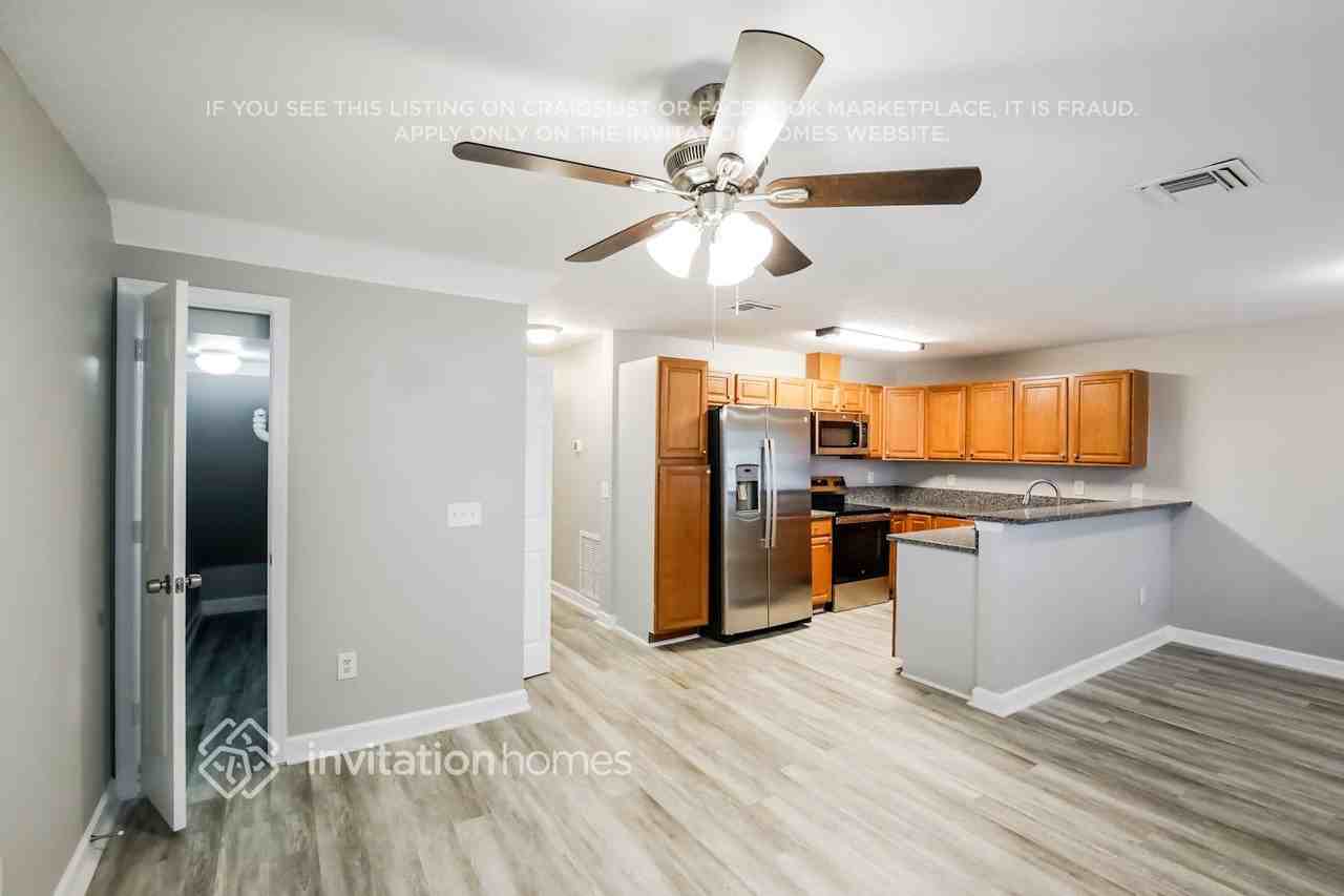 120 Carol Susan Ln - Photo 6 of 18