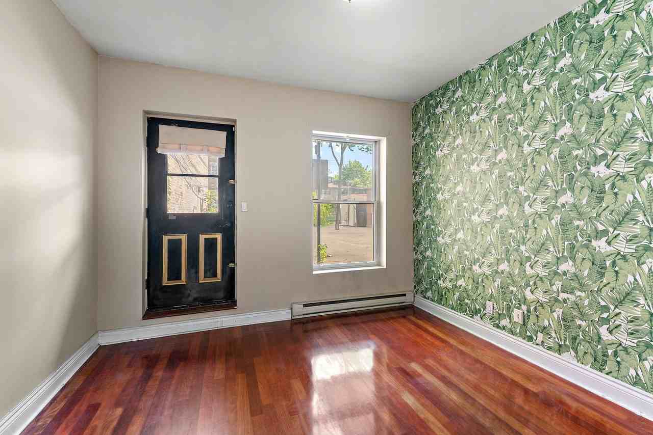 371 Avenue Clarke - Photo 2 of 9