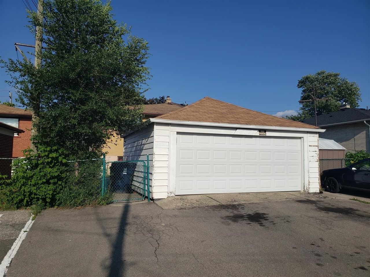 3578 Dufferin Street - Photo 3 of 17