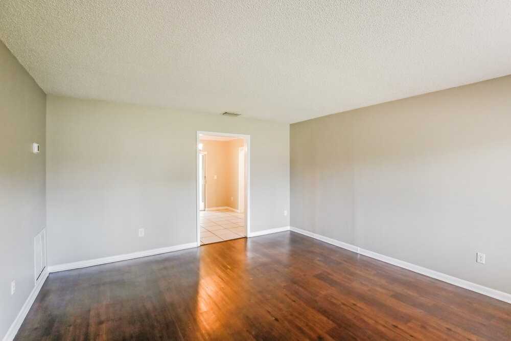 11198 Mandarin St - Photo 3 of 16