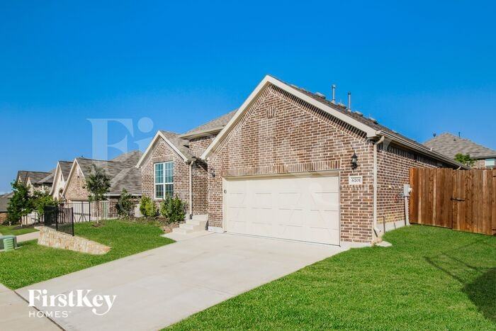 6701 Cedarhurst Ct - Photo 2 of 16