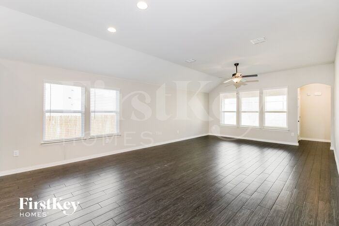 6701 Cedarhurst Ct - Photo 3 of 16