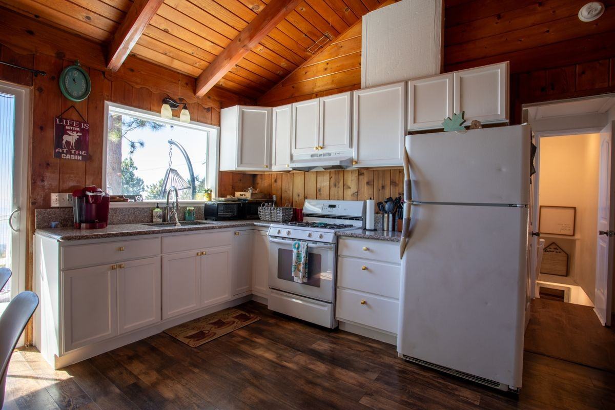 31569 Panorama Dr - Photo 2 of 36