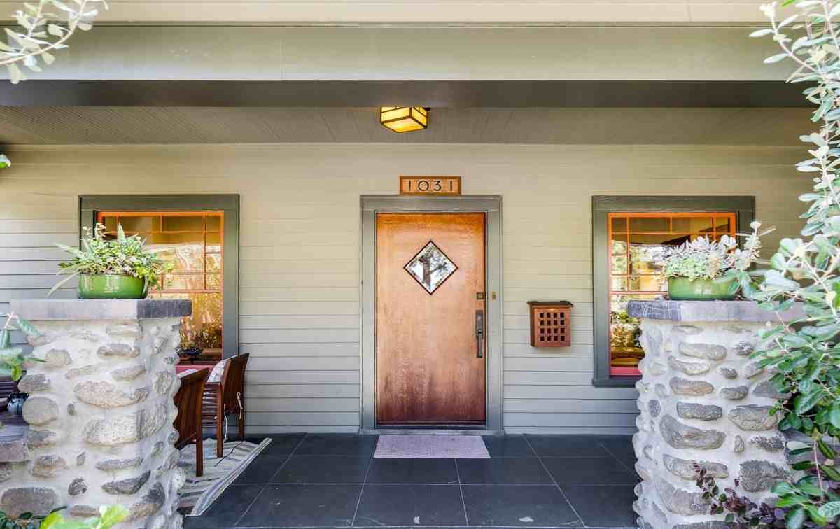 1031 Stratford Ave - Photo 2 of 25