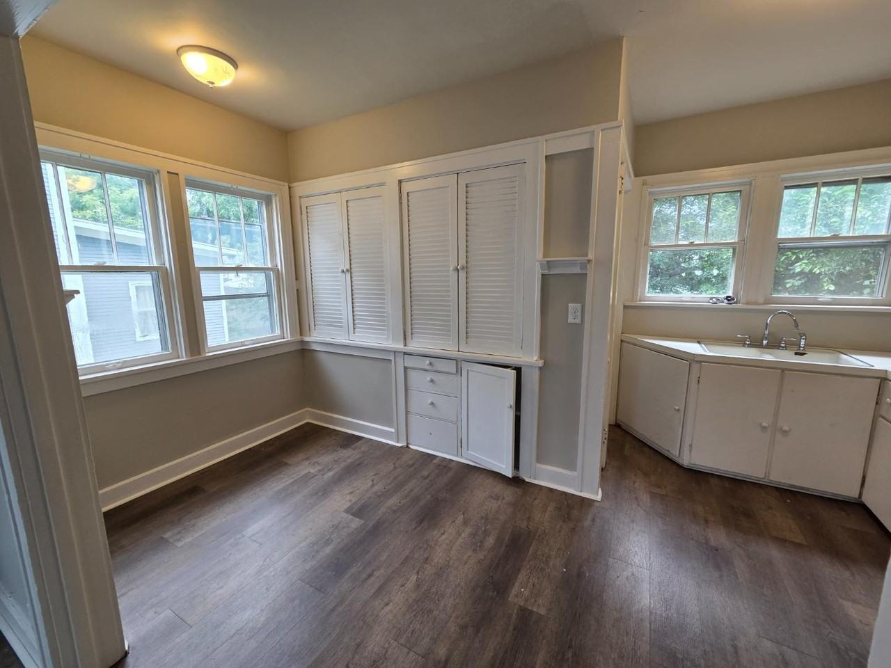 204 S Main St - Photo 3 of 20