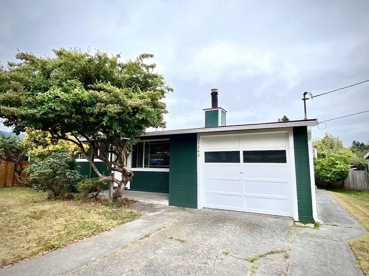 1245 Chester Ave - Photo 2 of 20