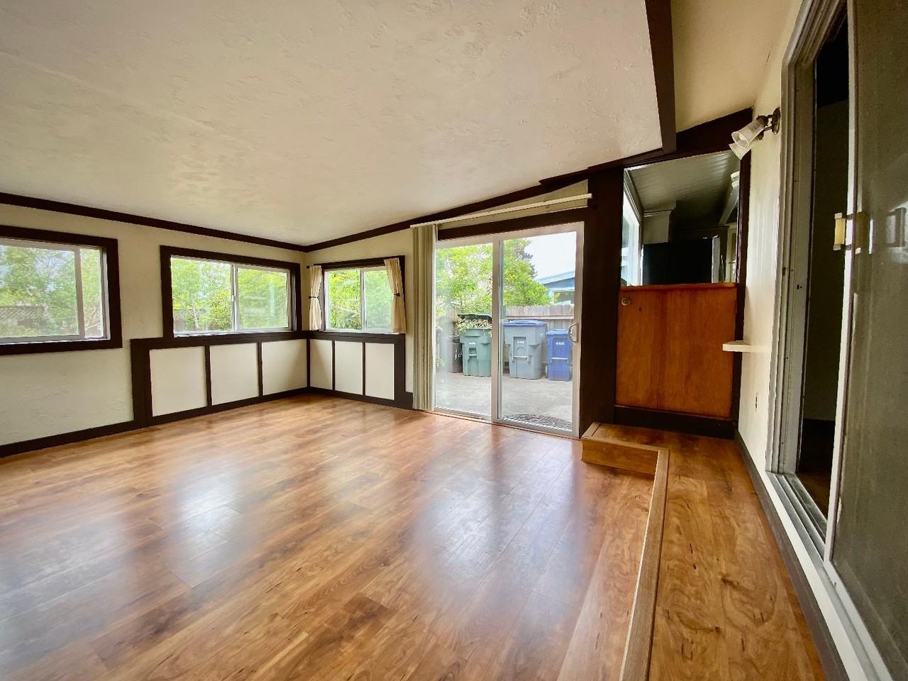 1245 Chester Ave - Photo 6 of 20